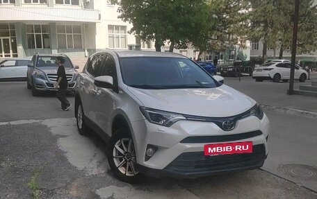 Toyota RAV4, 2015 год, 1 850 000 рублей, 6 фотография