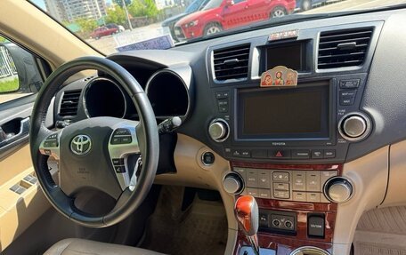 Toyota Highlander III, 2012 год, 2 570 000 рублей, 11 фотография
