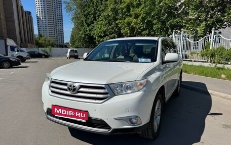 Toyota Highlander III, 2012 год, 2 570 000 рублей, 2 фотография