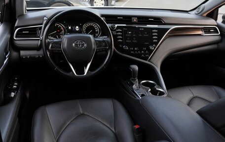 Toyota Camry, 2018 год, 2 790 000 рублей, 6 фотография