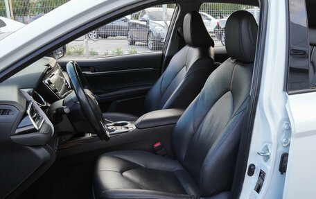 Toyota Camry, 2018 год, 2 790 000 рублей, 10 фотография