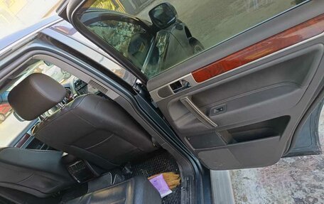 Volkswagen Touareg III, 2005 год, 1 000 000 рублей, 3 фотография