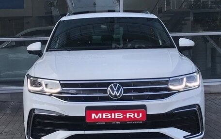 Volkswagen Tiguan II, 2021 год, 4 490 000 рублей, 10 фотография