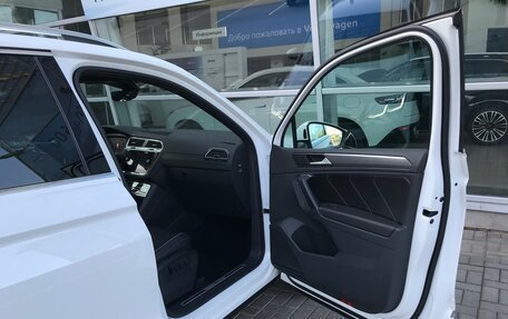 Volkswagen Tiguan II, 2021 год, 4 490 000 рублей, 27 фотография
