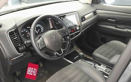 Mitsubishi Outlander III рестайлинг 3, 2022 год, 2 879 000 рублей, 5 фотография