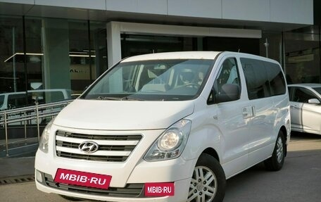 Hyundai H-1 II рестайлинг, 2015 год, 1 869 000 рублей, 2 фотография