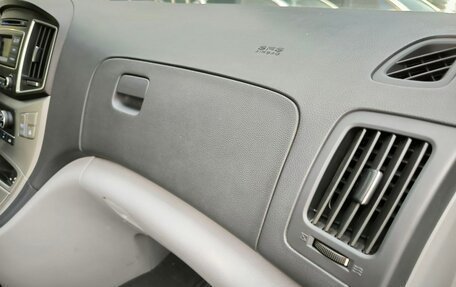 Hyundai H-1 II рестайлинг, 2015 год, 1 869 000 рублей, 12 фотография