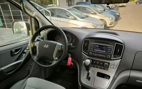 Hyundai H-1 II рестайлинг, 2015 год, 1 869 000 рублей, 10 фотография