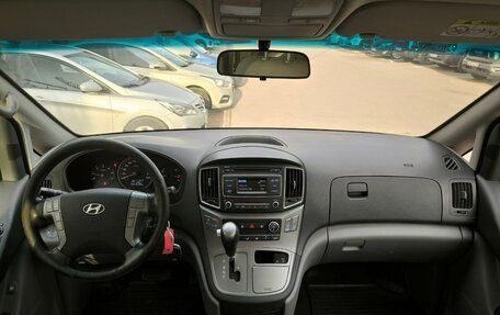 Hyundai H-1 II рестайлинг, 2015 год, 1 869 000 рублей, 9 фотография