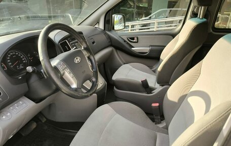 Hyundai H-1 II рестайлинг, 2015 год, 1 869 000 рублей, 24 фотография