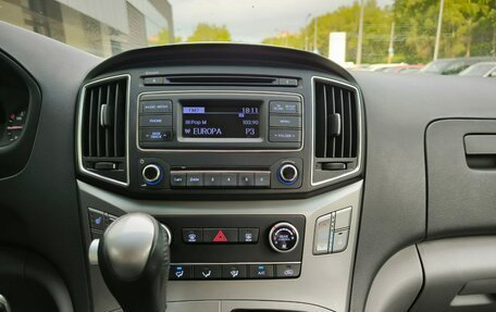 Hyundai H-1 II рестайлинг, 2015 год, 1 869 000 рублей, 25 фотография