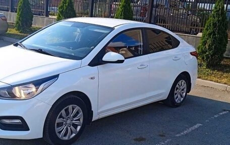 Hyundai Solaris II рестайлинг, 2017 год, 1 250 000 рублей, 2 фотография