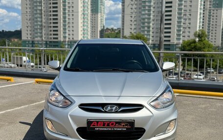 Hyundai Solaris II рестайлинг, 2011 год, 640 000 рублей, 2 фотография