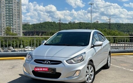 Hyundai Solaris II рестайлинг, 2011 год, 640 000 рублей, 17 фотография