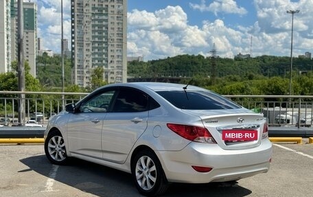 Hyundai Solaris II рестайлинг, 2011 год, 640 000 рублей, 29 фотография