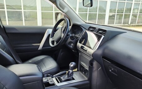Toyota Land Cruiser Prado 150 рестайлинг 2, 2020 год, 4 190 000 рублей, 10 фотография