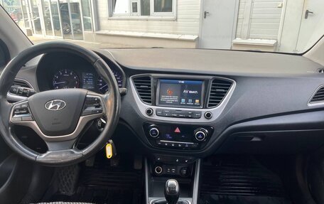 Hyundai Solaris II рестайлинг, 2018 год, 949 000 рублей, 10 фотография