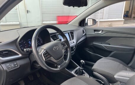 Hyundai Solaris II рестайлинг, 2018 год, 949 000 рублей, 11 фотография