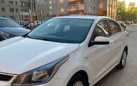 KIA Rio IV, 2019 год, 1 450 000 рублей, 2 фотография