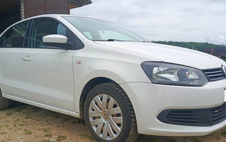 Volkswagen Polo VI (EU Market), 2013 год, 750 000 рублей, 1 фотография