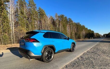 Toyota RAV4, 2020 год, 3 320 000 рублей, 7 фотография
