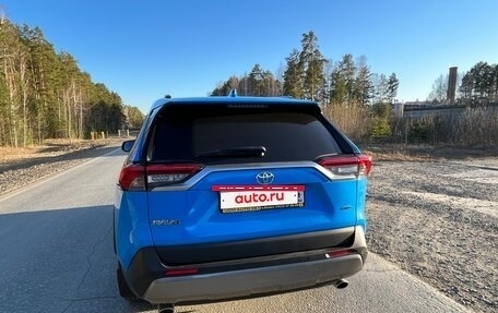 Toyota RAV4, 2020 год, 3 320 000 рублей, 2 фотография