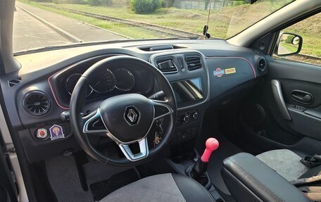 Renault Logan II, 2018 год, 700 000 рублей, 13 фотография