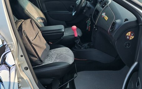 Renault Logan II, 2018 год, 700 000 рублей, 21 фотография