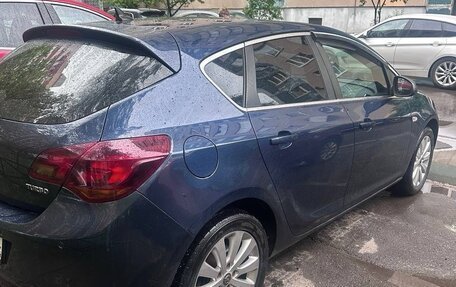 Opel Astra J, 2010 год, 605 000 рублей, 3 фотография