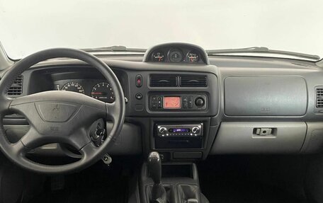 Mitsubishi Pajero Sport II рестайлинг, 2004 год, 879 000 рублей, 17 фотография