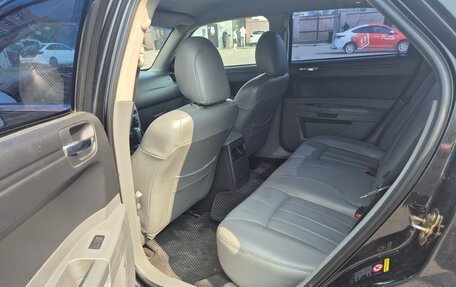 Chrysler 300C II, 2004 год, 685 000 рублей, 11 фотография