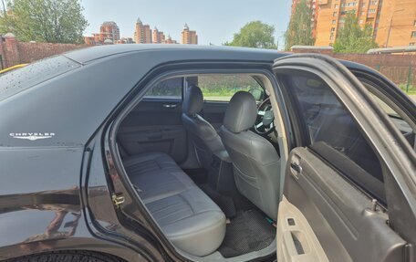 Chrysler 300C II, 2004 год, 685 000 рублей, 10 фотография