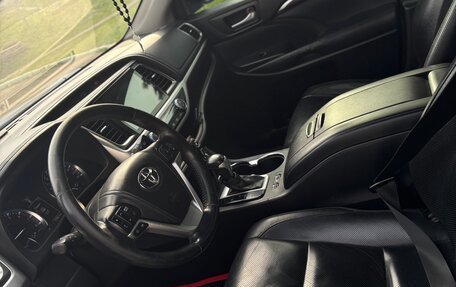 Toyota Highlander III, 2014 год, 2 440 000 рублей, 11 фотография
