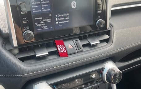 Toyota RAV4, 2021 год, 3 570 000 рублей, 13 фотография
