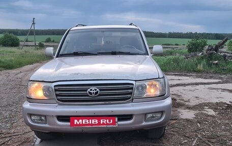 Toyota Land Cruiser 100 рестайлинг 2, 2003 год, 1 590 000 рублей, 8 фотография
