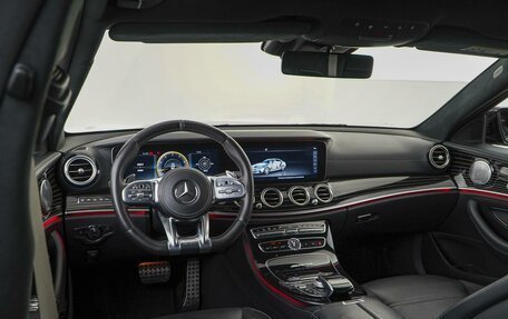 Mercedes-Benz E-Класс AMG, 2018 год, 5 650 000 рублей, 11 фотография