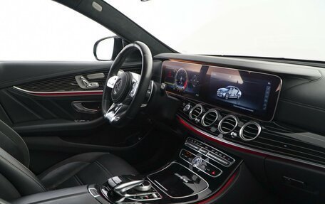 Mercedes-Benz E-Класс AMG, 2018 год, 5 650 000 рублей, 24 фотография