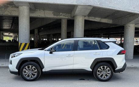 Toyota RAV4, 2024 год, 3 650 000 рублей, 5 фотография