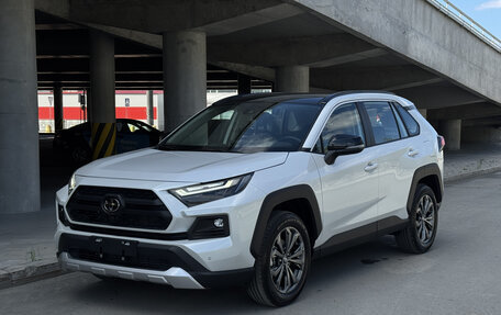 Toyota RAV4, 2024 год, 3 650 000 рублей, 4 фотография