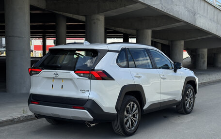 Toyota RAV4, 2024 год, 3 650 000 рублей, 8 фотография