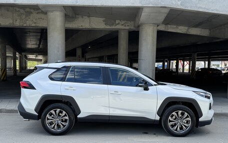 Toyota RAV4, 2024 год, 3 650 000 рублей, 9 фотография