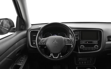 Mitsubishi Outlander III рестайлинг 3, 2019 год, 2 100 000 рублей, 6 фотография
