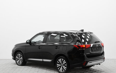 Mitsubishi Outlander III рестайлинг 3, 2019 год, 2 100 000 рублей, 4 фотография
