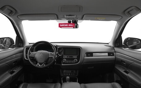 Mitsubishi Outlander III рестайлинг 3, 2019 год, 2 100 000 рублей, 5 фотография