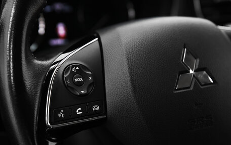 Mitsubishi Outlander III рестайлинг 3, 2019 год, 2 100 000 рублей, 10 фотография