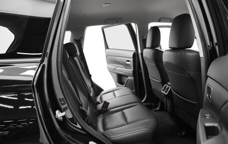 Mitsubishi Outlander III рестайлинг 3, 2019 год, 2 100 000 рублей, 20 фотография