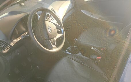 Hyundai Solaris II рестайлинг, 2011 год, 780 000 рублей, 7 фотография