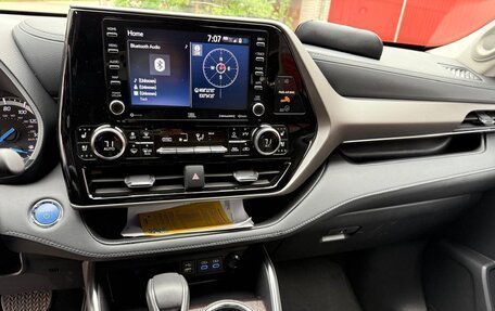 Toyota Highlander, 2021 год, 4 150 000 рублей, 3 фотография
