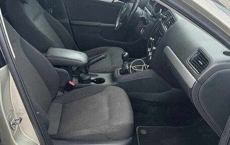 Volkswagen Jetta VI, 2012 год, 900 000 рублей, 23 фотография