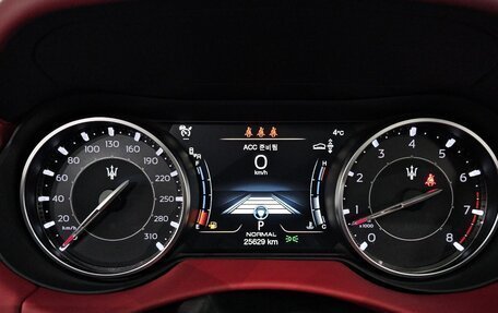 Maserati Levante I, 2022 год, 5 979 000 рублей, 11 фотография